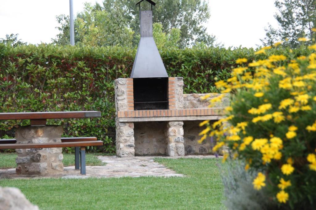 Maçanet de Cabrenys Apartamentos Cal Ratero מראה חיצוני תמונה